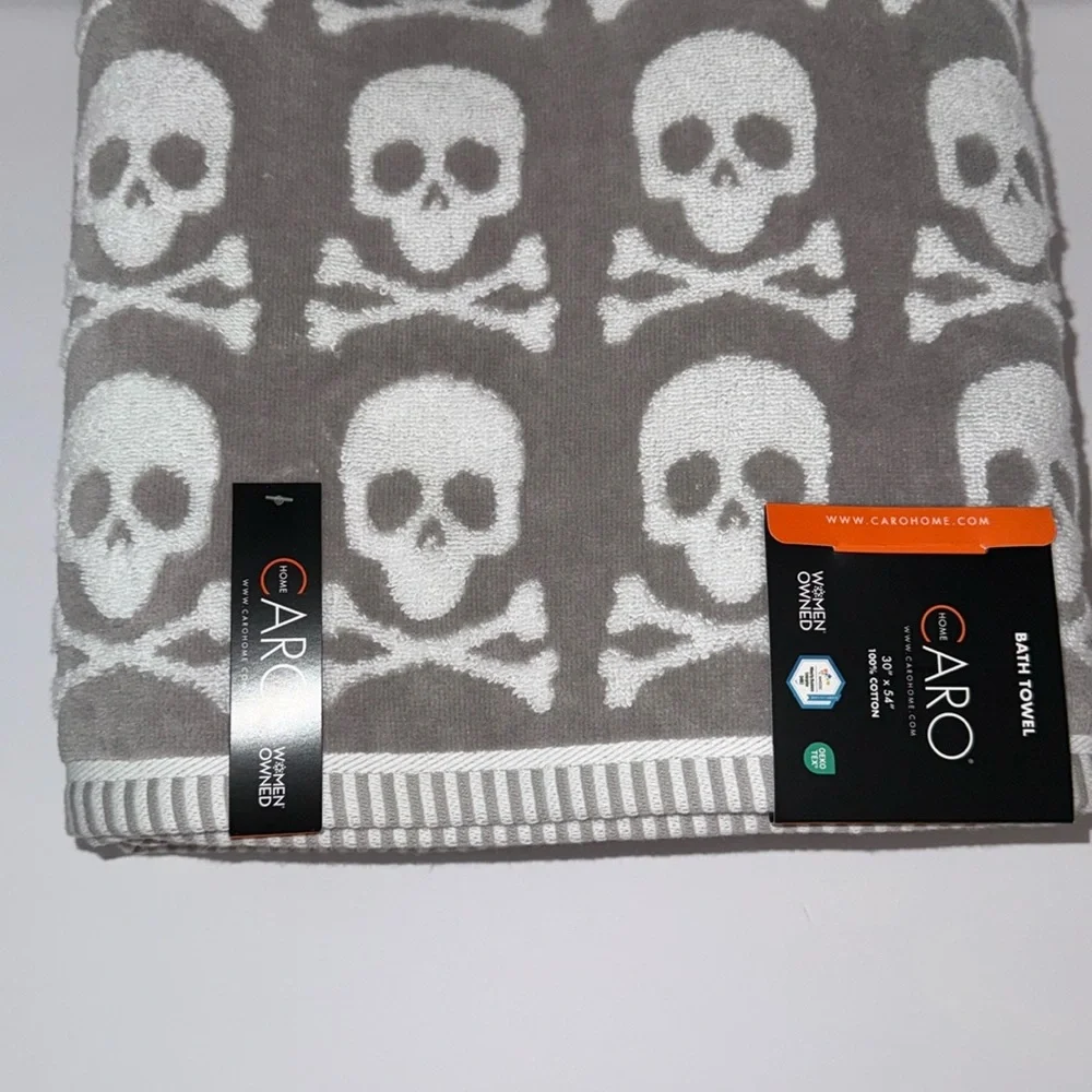 Caro 4 Piece Cotton Bath Towel Set Halloween Gray with Raises Skull And Bones